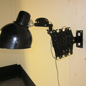 Schaarlamp omstreeks 1950. Trefwoorden: Kaiser Idell, Jielde.