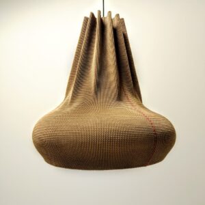 Hanglamp karton Paper-Glow Corona 55. Deze duurzame designlamp van gerecycled karton wordt voor u volledig met de hand gemaakt. Hierdoor is elke lamp uniek.